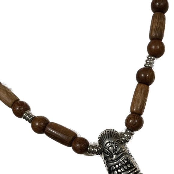 Wood beaded fashion necklace with medallion - Picture 4 of 5